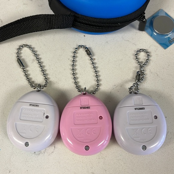 Tamagotchi 2017 Rainbow Candy Swirl Ice Cream Milk & Cookies Case Spare Battery - Picture 3 of 16